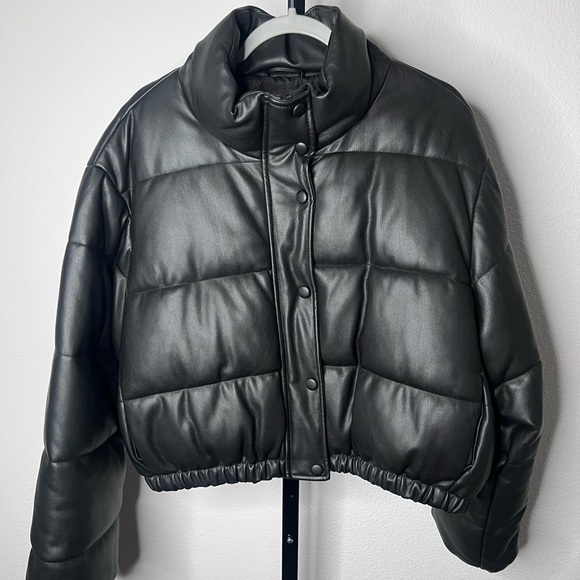 Zara Women's Sleek Black Puffer Coat - Picture 3 of 5